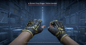 ★ Broken Fang Gloves | Yellow-banded (Battle-Scarred) Screenshot