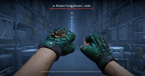 ★ Broken Fang Gloves | Jade (Battle-Scarred) Screenshot